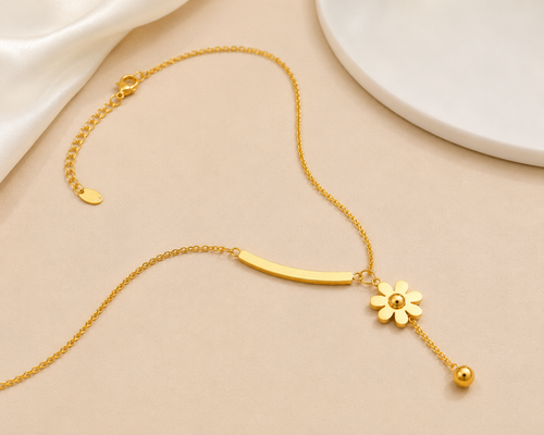 Collar Flor Dorado Vellusso - vista lateral acabado dorado brillante pulido espejo, joyeria hipoalergenica dominicana